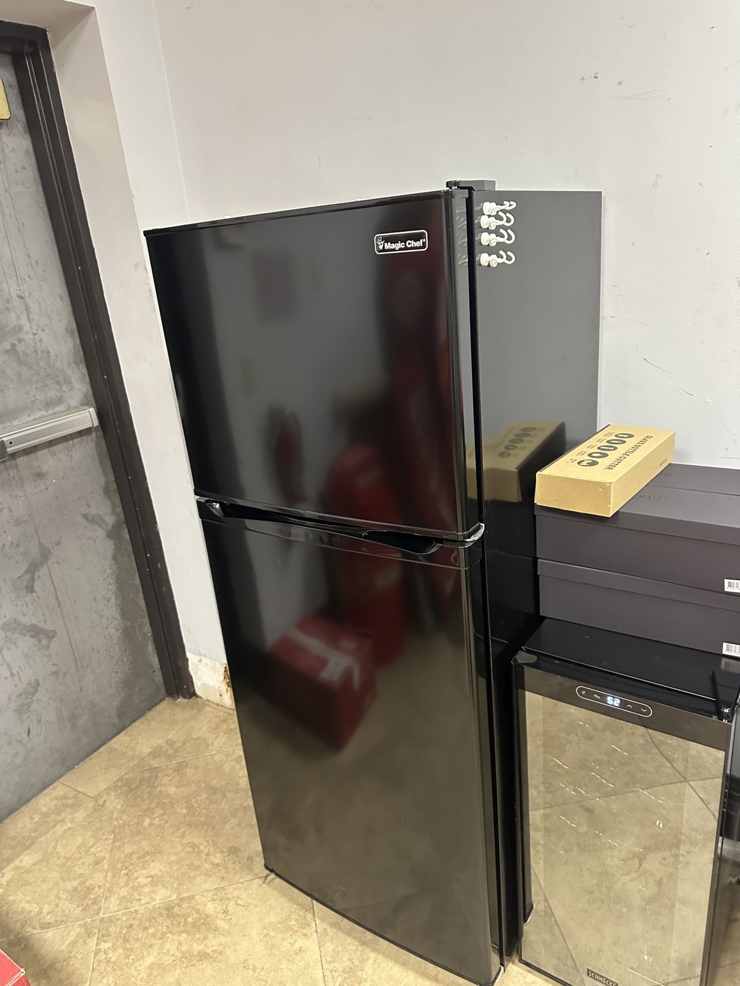 Magic Chef Fridge 9.9 Cu Ft