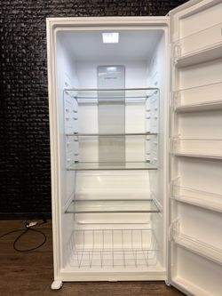 FRIGIDAIRE STAND UP FREEZER w/WARRANTY! R3406A