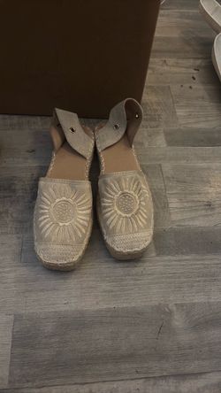 Women’s huaraches size 6