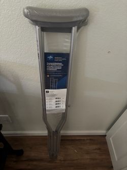 New Sealed Pair of Medline Underarm Crutches