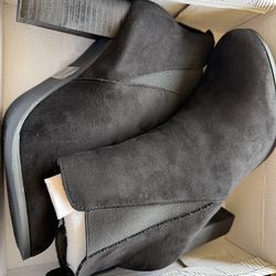 Women’s boots brand new size 10