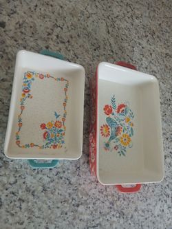 2 beautiful baking pan.
