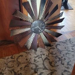 Sunburst clock