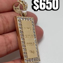 10k Stone Pendant 9.3 Grams