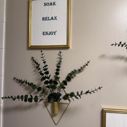 NB bathroom Wall Decor 