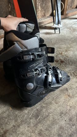 SKI BOOTS