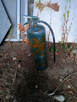 Fire extinguisher paint sprayer graffiti