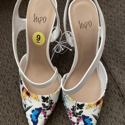 New Size 9 Women’s White Heels