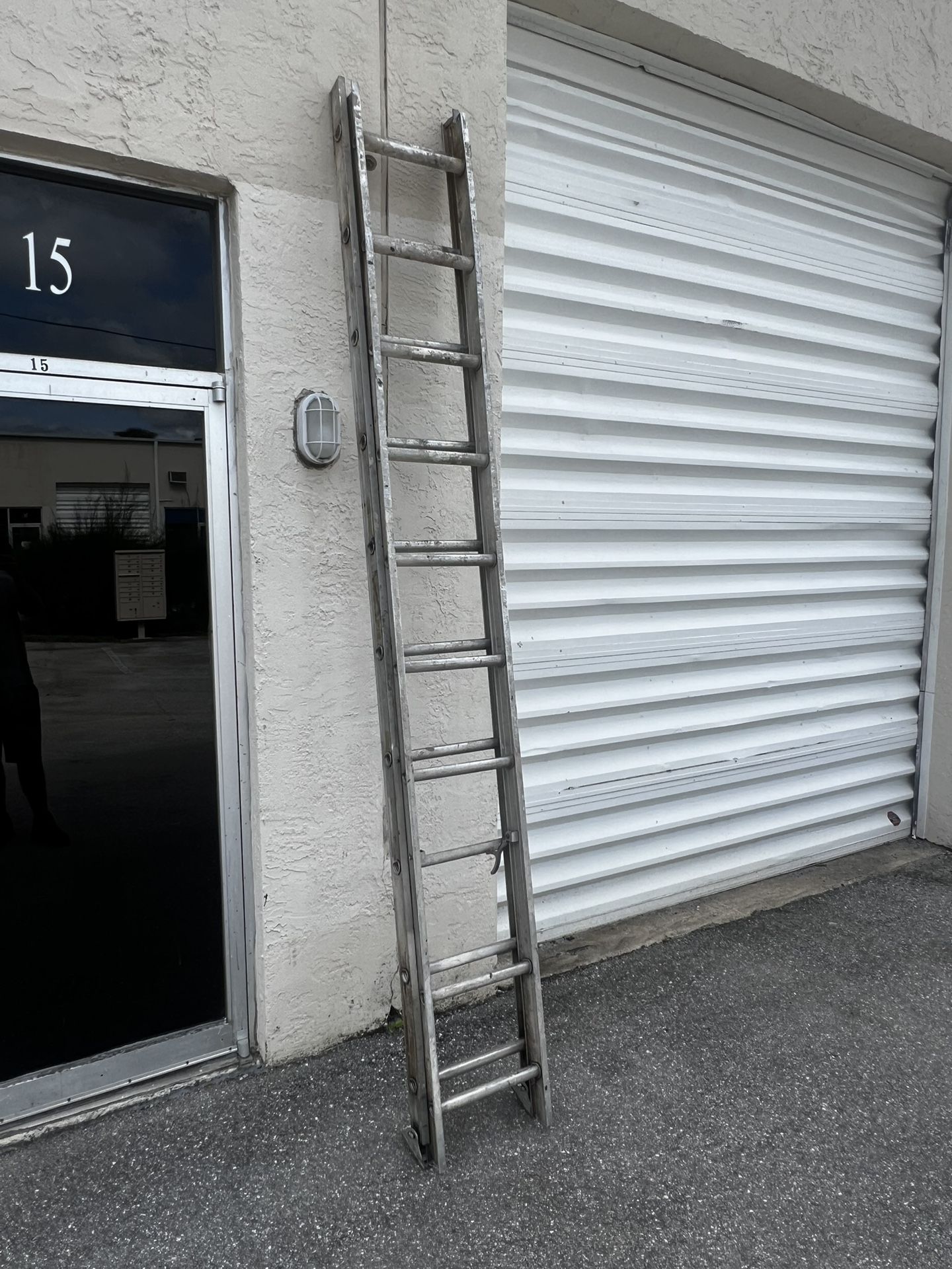 20ft Aluminum Extension Ladder! Works great!