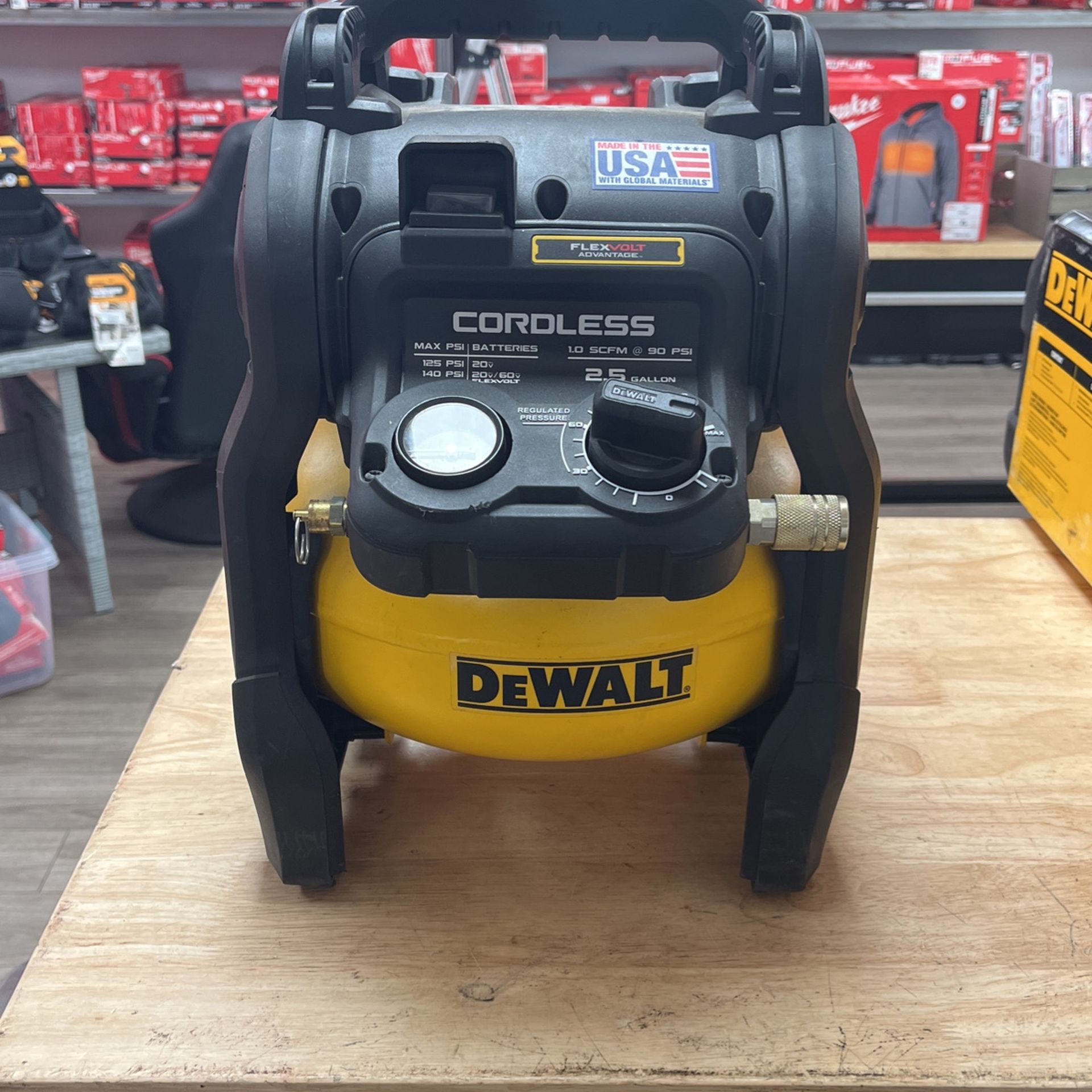 DEWALT 2.5 Gal. 140 psi Portable 20V Cordless Air Compressor with FLEXVOLT Advantage (Tool Only)