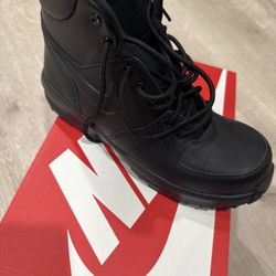 Nike Black Boots size 7Y