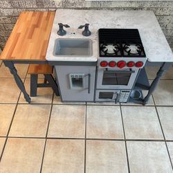 KidKraft Play Kitchen 