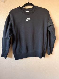Girls’s Nike black crewneck sweatshirt with embroidered logo