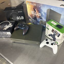 XBOX ONE BATTLE FIELD LIMITED EDITION Bundle W/2Controllers / 2Logitech Headsets