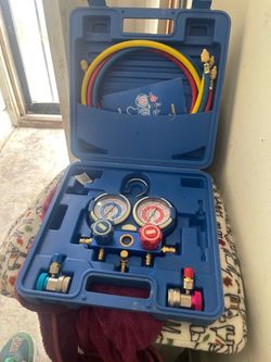 AC Manifold Gauge Set with Hoses and Case