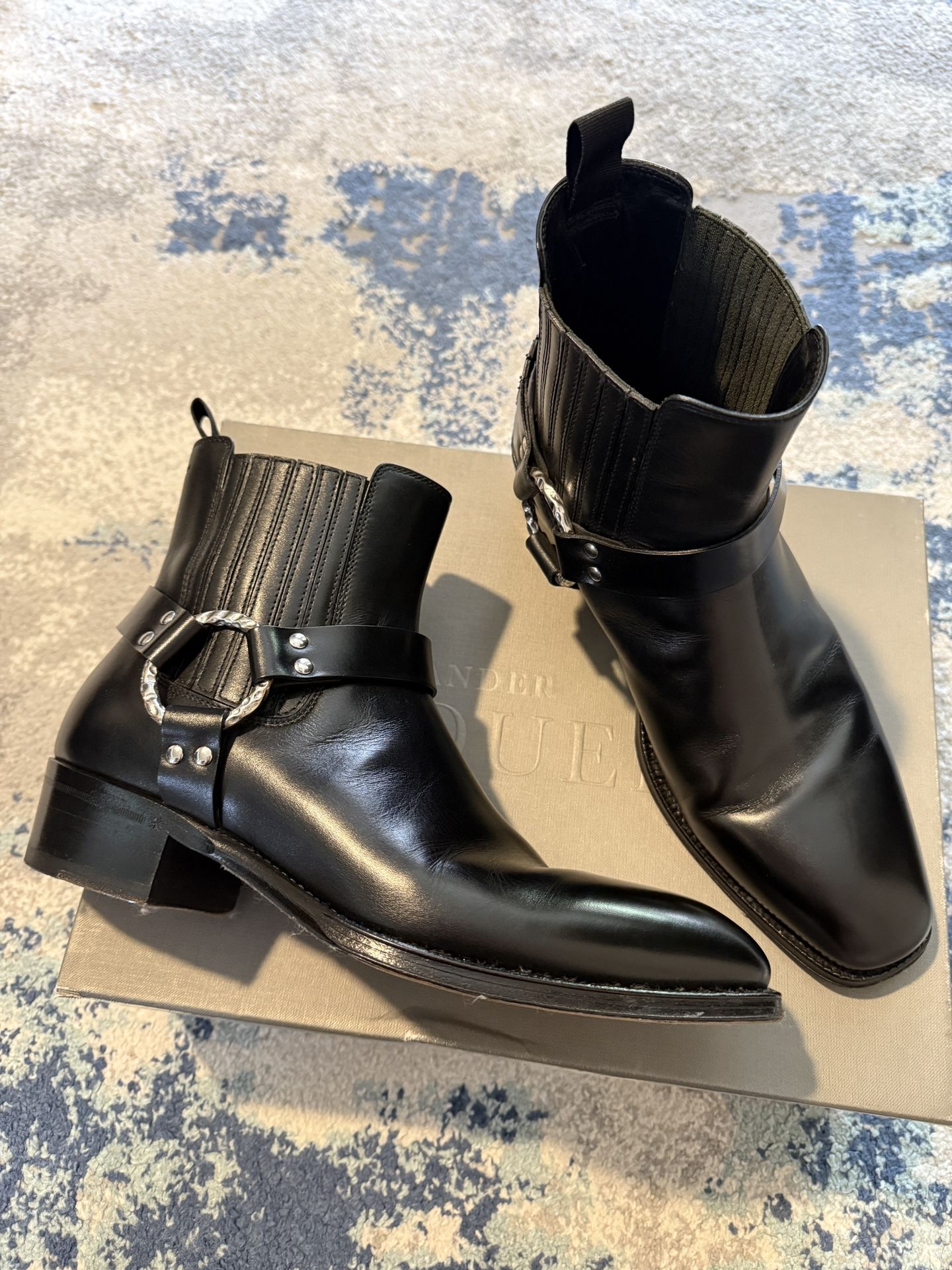 Authentic Alexander McQueen Boots 90% New Size 42 like us size