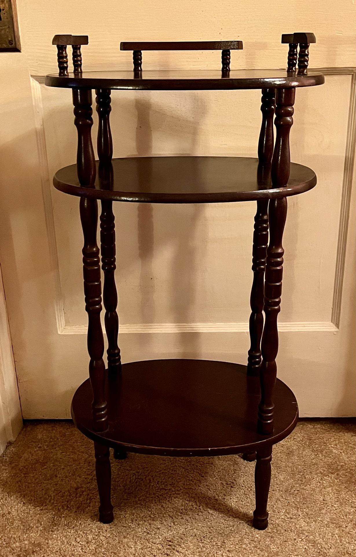 FURNITURE | Small nightstand/table