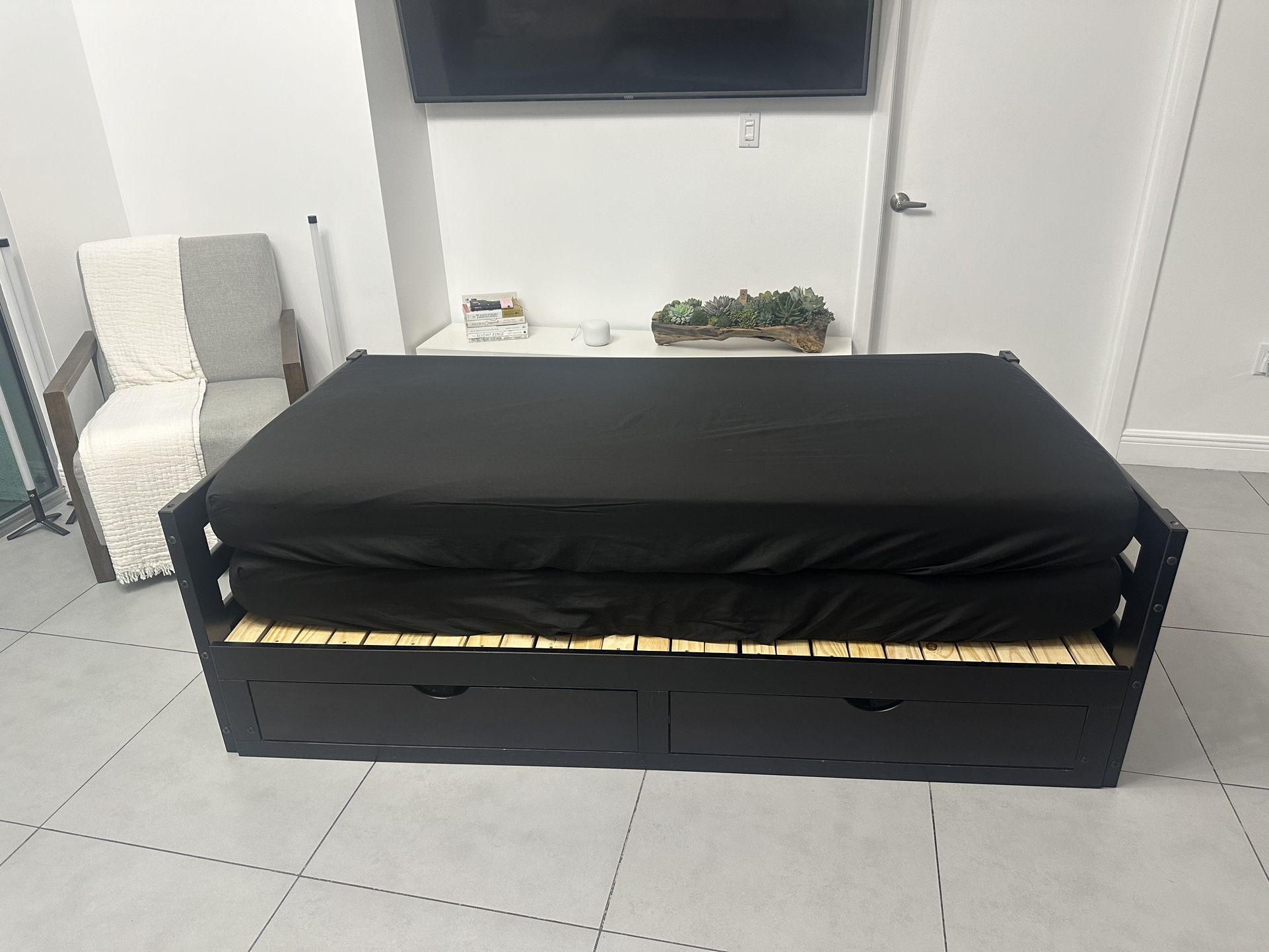Black Extendable Daybed