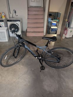 8 speed Road Bike (26 in)