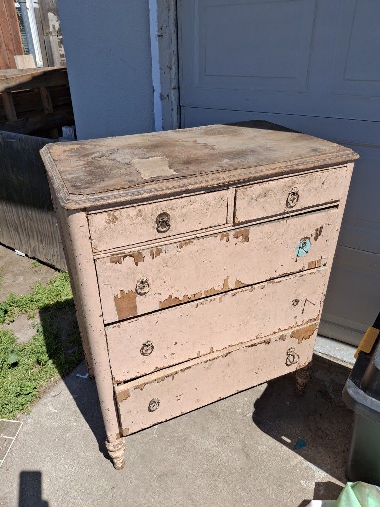 Old Dresser