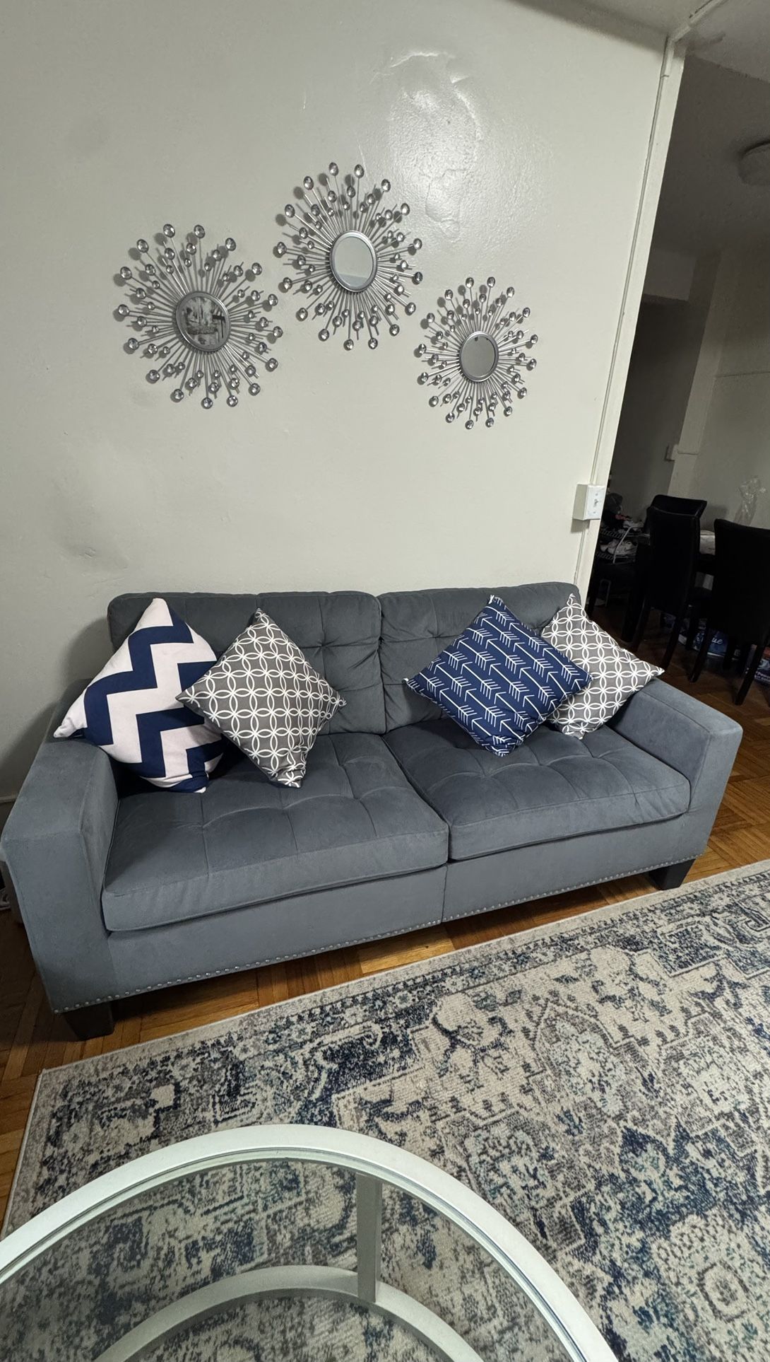 Like New Reymour And Flanigan Sofa