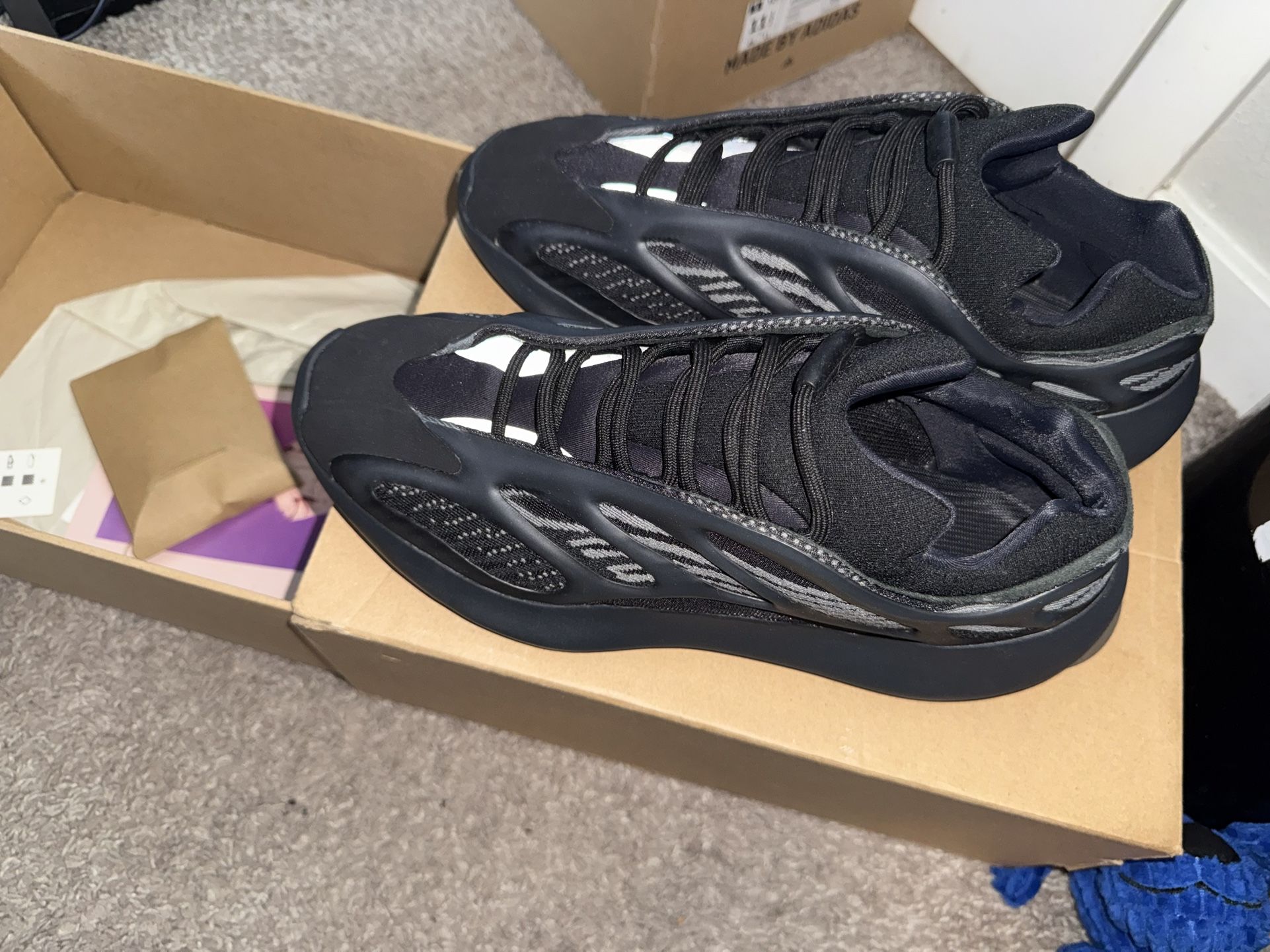 Adidas Yeezy 700 V3