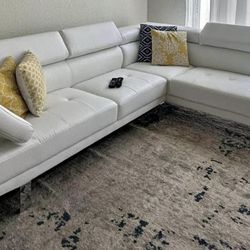 WHITE SECTIONAL - MODERN w/ ADJUSTABLE HEADRESTS