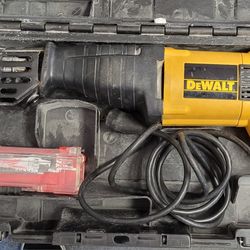 DeWalt DW303M Recip Saw W/ Hard Case & Blades