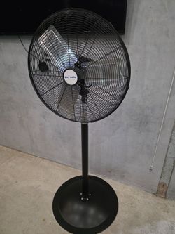BILT HARD 24” Oscillating Industrial Pedestal Fan – Like New w/ Box