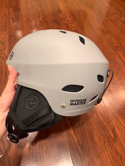 OutdoorMaster Ski Helmet