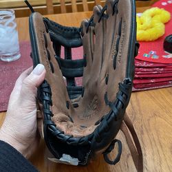 Rawlings Mitt 12 3/4 Inch Base Ball Right Handed Person