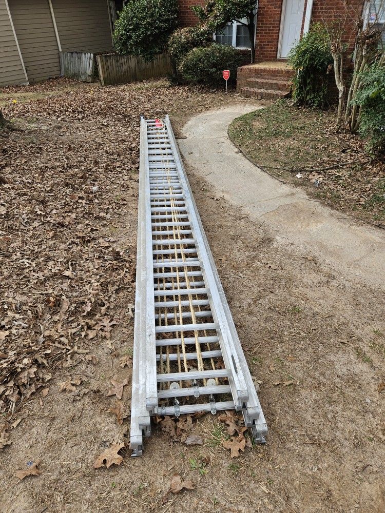 60ft Ladder Aluminum Like New