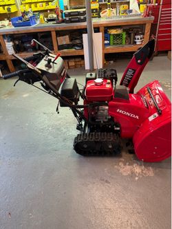 Honda HSS928 snowblower