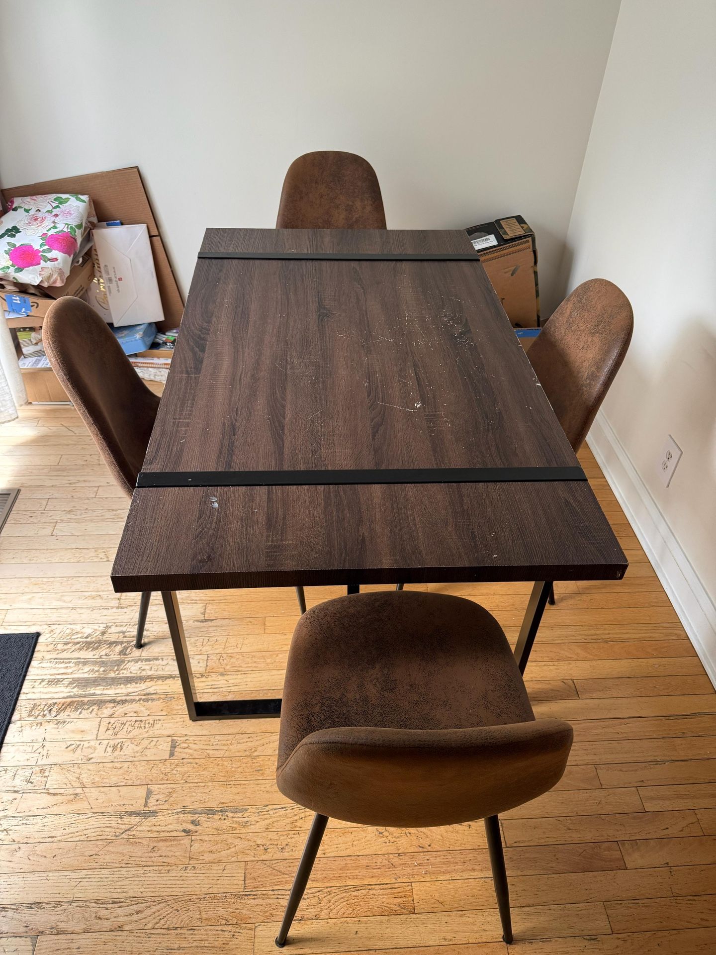 🎉 DEAL! Modern Dining Table + 4 Chairs – Only $75 – Must Go!