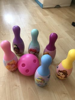 Girl’s toy bowling set