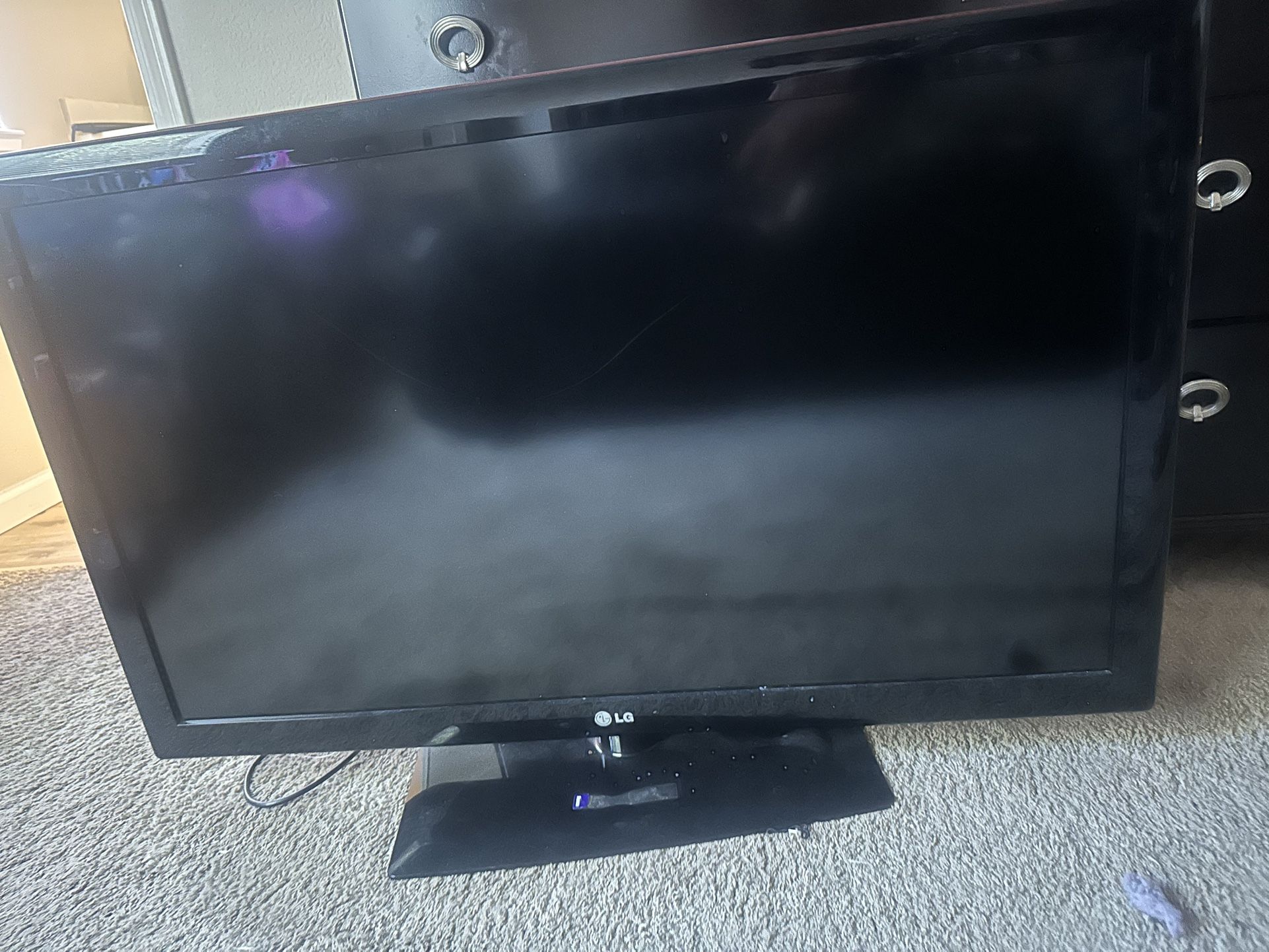 40 Inch LG TV