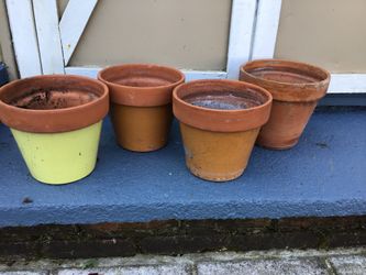 Set Of 4 Med. Size Terracotta Flower Pots