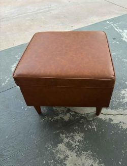 MODERN OTTOMAN WITH STORAGE