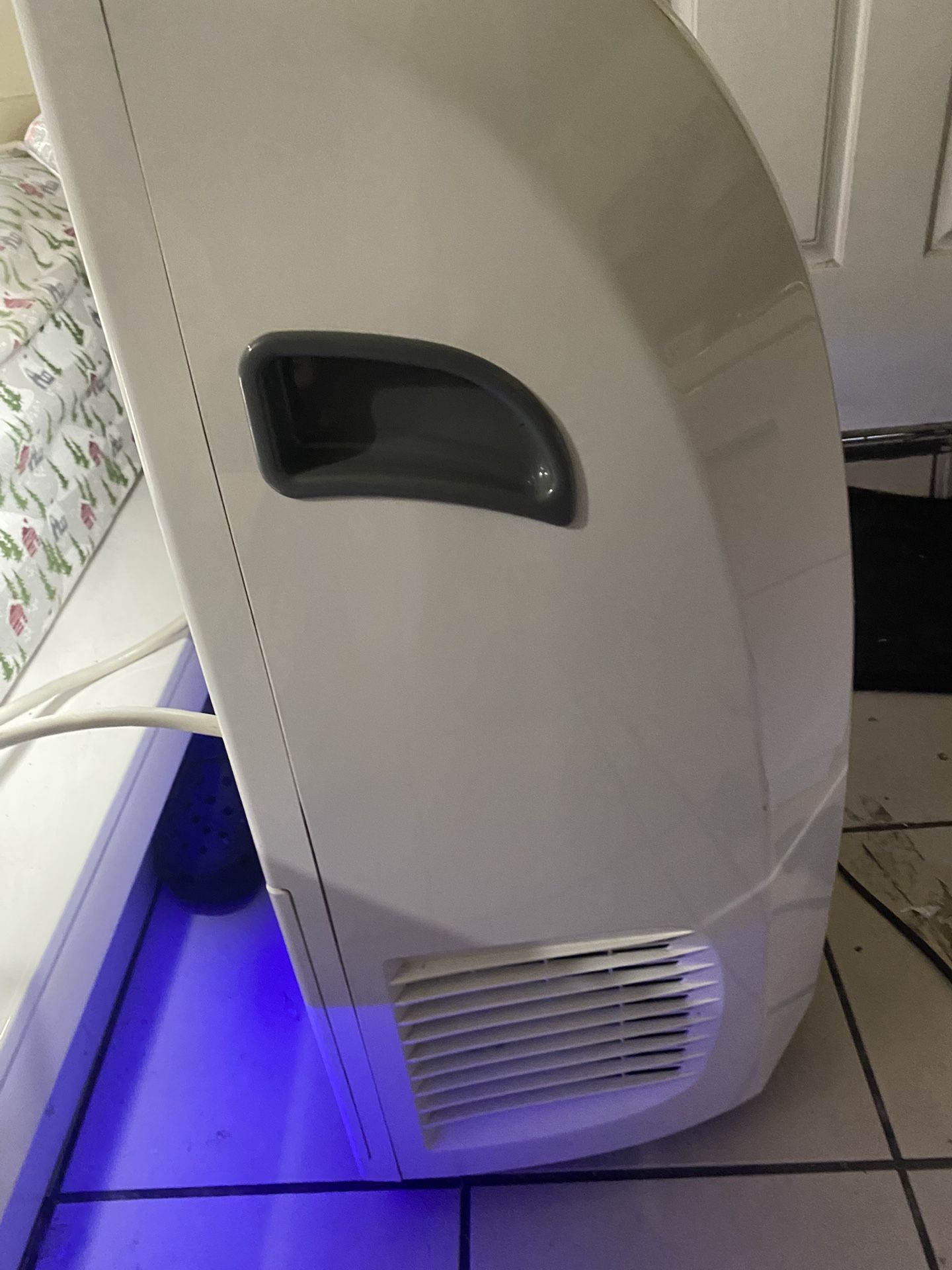 LG Air Conditioner Portable 9000btu New