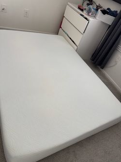 AVAILABLE.  8” Full size Simmons memory foam medium mattress