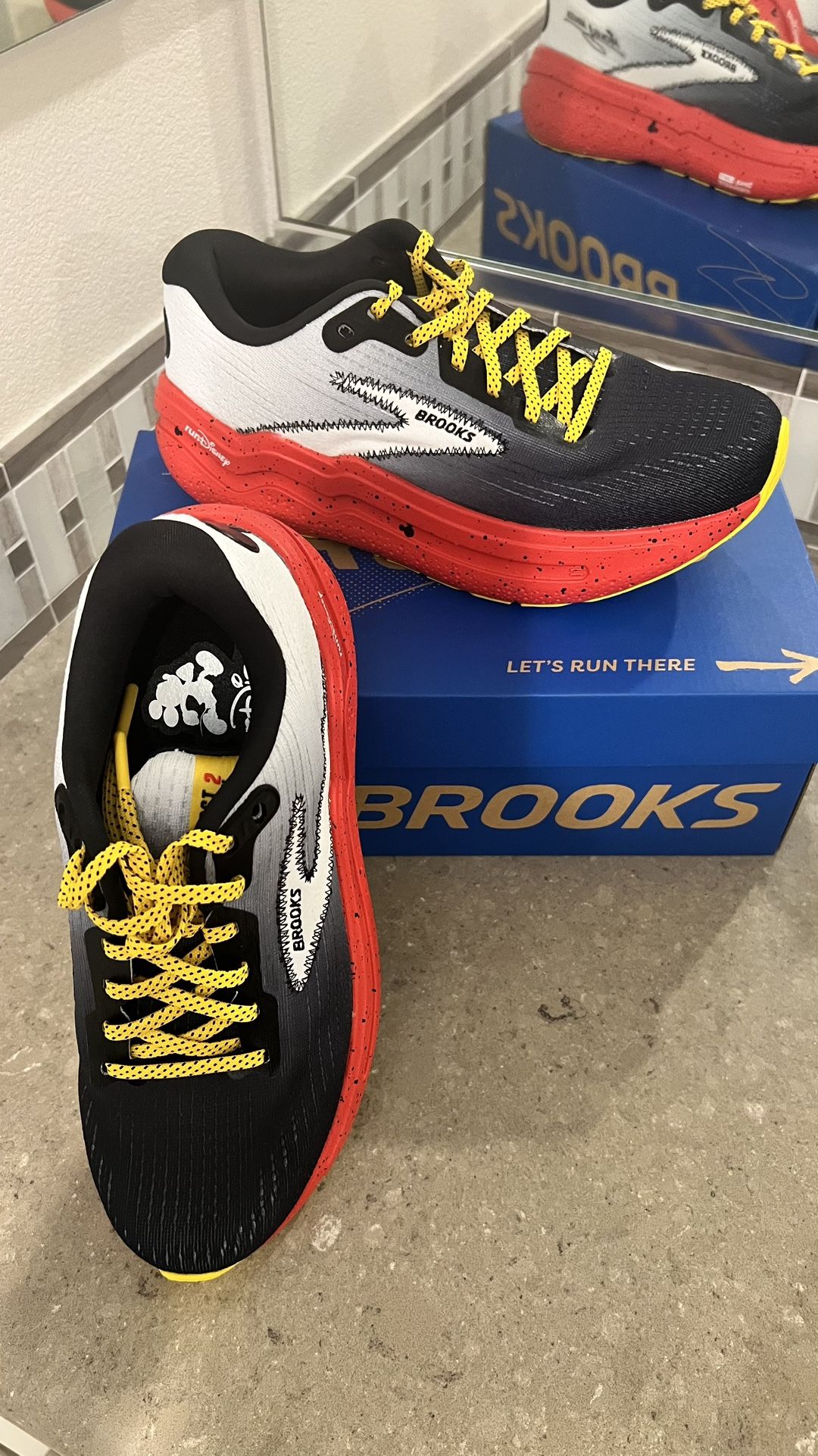 Brooks Ghost Max Mickey Mouse Disney
