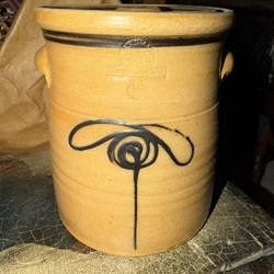 Pottery w/lid