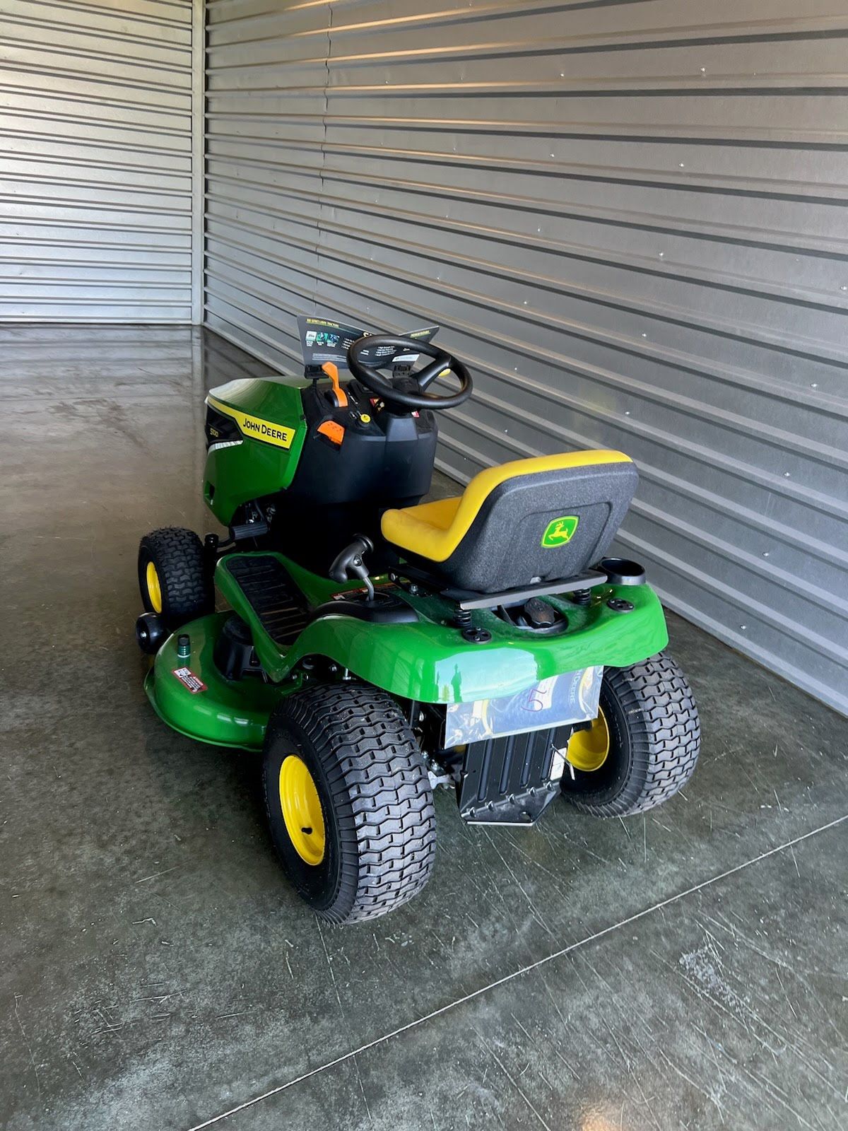 John Deere S100 Gas Riding Lawn Mower