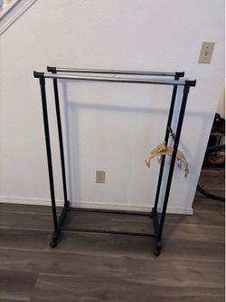 Garment rack / standing clothes hanger