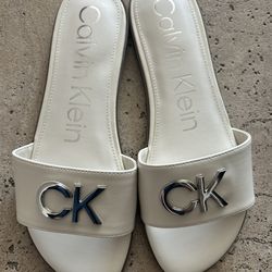 NEW Calvin Klein women memory foam Slide Sandals with Silver CK Logo size 9.5