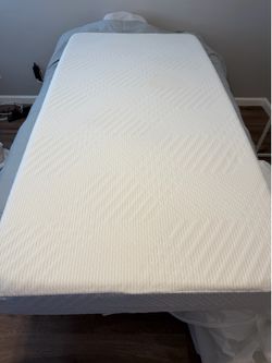 Twin Mattress + Free Metal Bed Frame – Excellent Condition