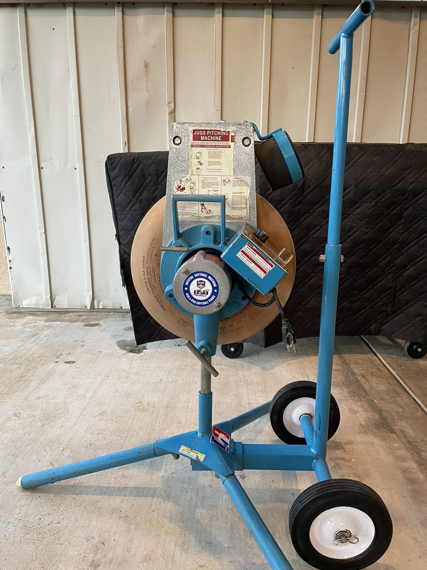Jugs Super Softball Pitching Machine
