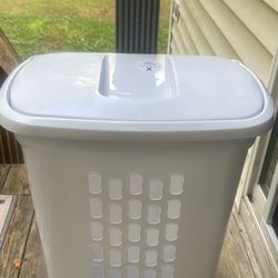 Wheeled Laundry Hamper with Lid, Handle and Wheels for Easy Rolling of Clothes
