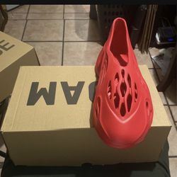 Adida yeezy Foam runner “Vermilion”