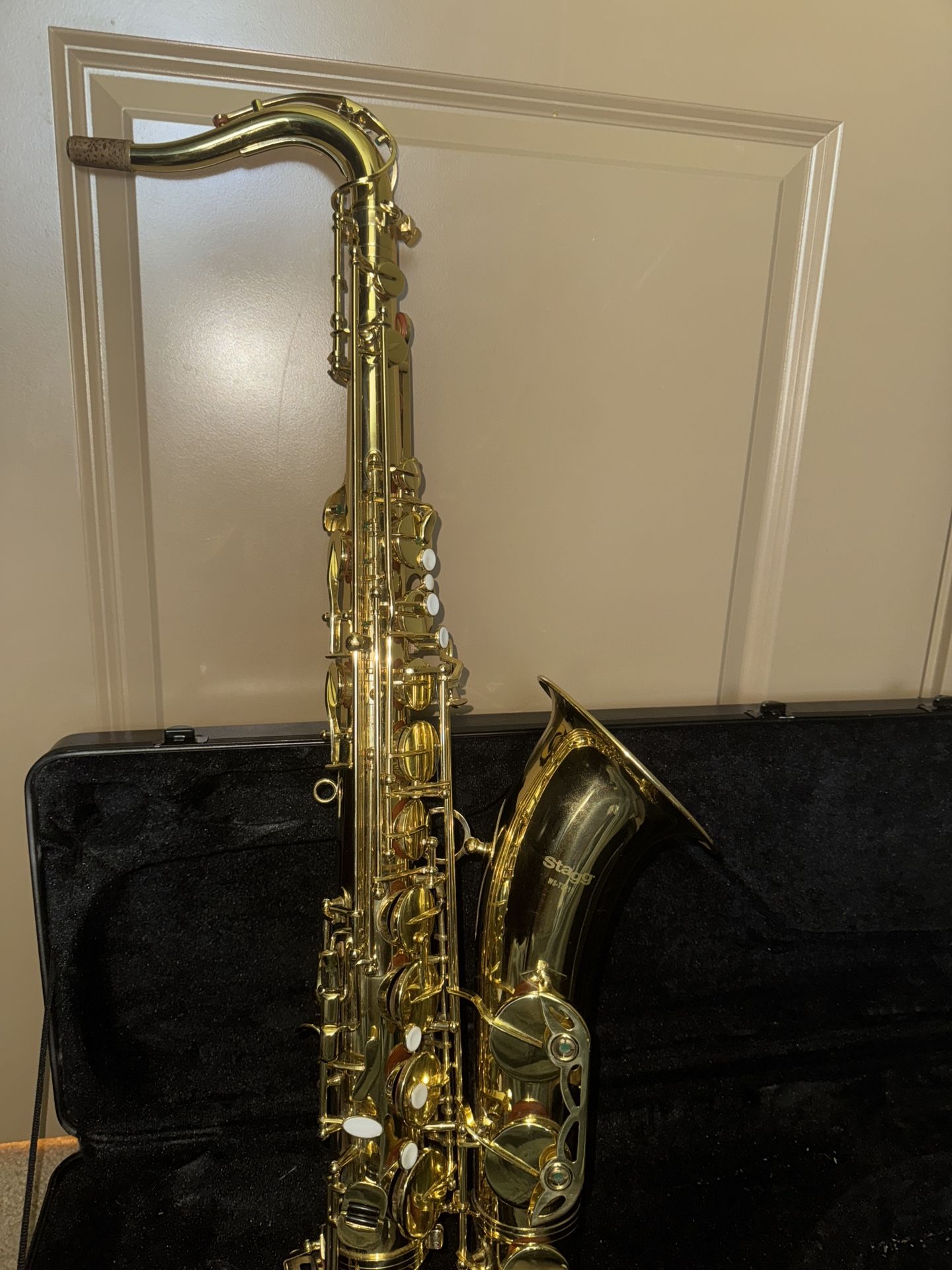 Stagg WS-TS215 Tenor Saxophone with Case